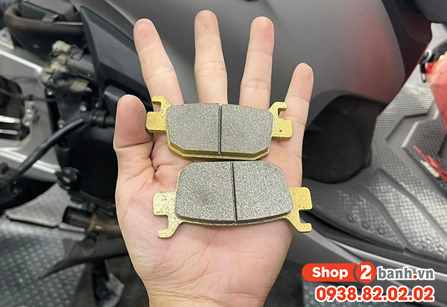 Thay bố thắng xe máy đón tết cho hành trình đầu năm an toàn - 2