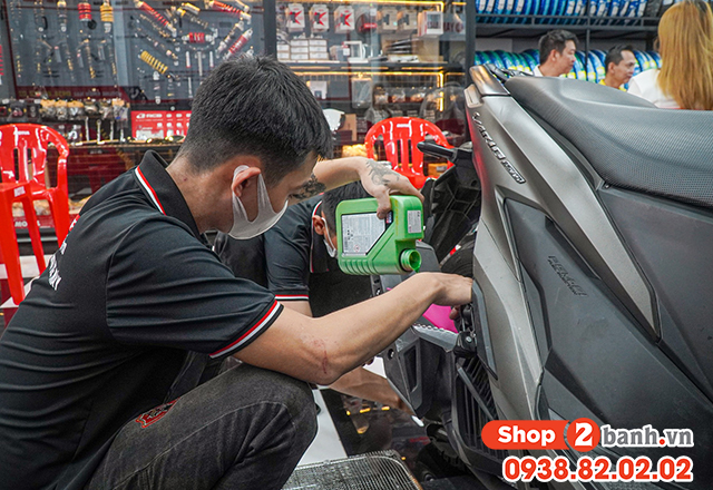 Thay dầu nhớt xe máy đón tết cho hành trình may mắn đầu năm - 2
