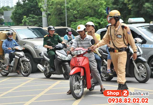 Khi đèn đỏ xe máy có được rẽ phải không - 3