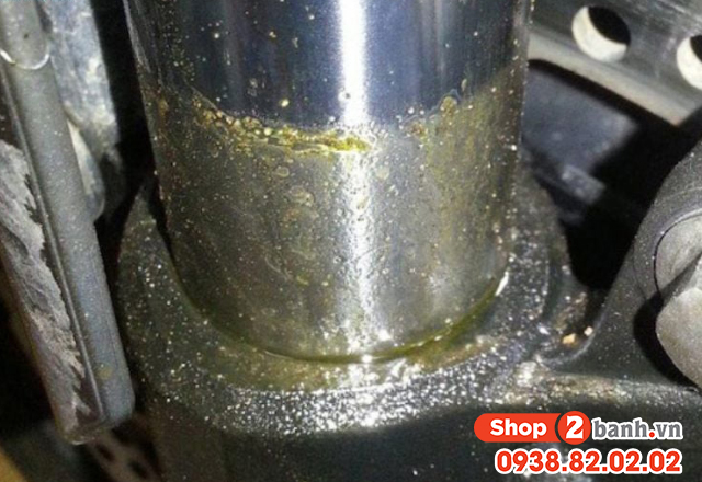 Vì sao phuộc trước xe tay ga bị xì dầu cách khắc phục như thế nào - 3