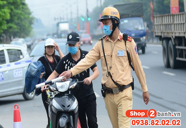 Năm 2025 lỗi vượt phải xe máy bị phạt bao nhiêu tiền - 2