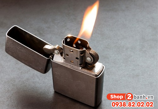 Những vật dụng không nên để trong cốp xe máy mùa nắng nóng - 3