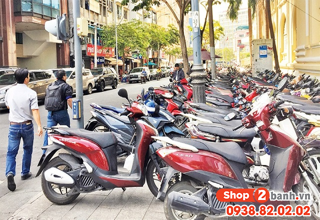 Năm 2025 lỗi đỗ xe máy dưới lòng đường bị phạt bao nhiêu tiền - 3