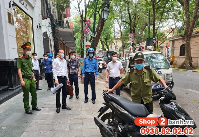 Năm 2026 lỗi đỗ xe máy dưới lòng đường bị phạt bao nhiêu tiền - 2