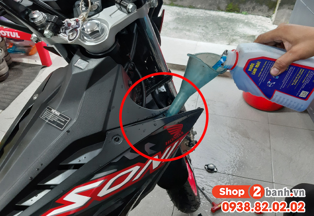 Bình nước mát xe sonic 150 nằm ở đâu châm nước làm mát chỗ nào - 2