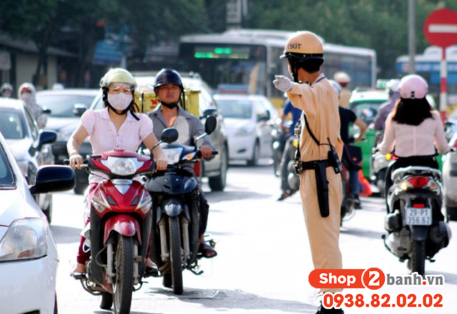 Năm 2025 xe máy vượt đèn vàng bị phạt bao nhiêu tiền - 3