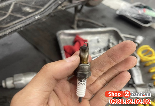 Bugi xe máy bị hỏng có làm tăng lượng khí thải không - 2