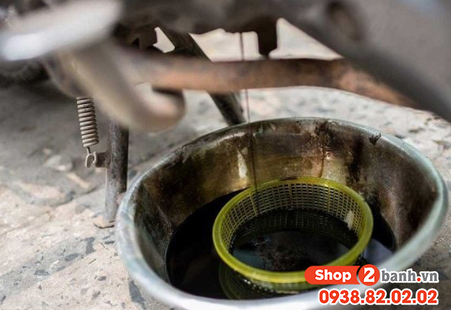 Xe máy sau khi thay nhớt chạy nóng máy có bị sao không - 3