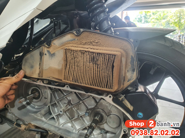 Xe máy bị hụt ga khi trời mưa nguyên nhân và cách xử lý - 3