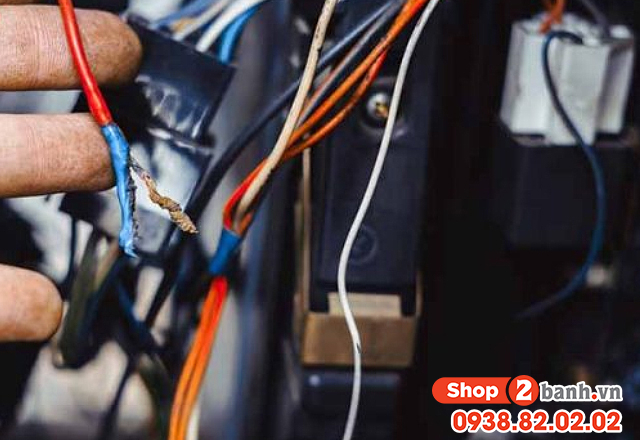 Xe máy bị hụt ga khi trời mưa nguyên nhân và cách xử lý - 2