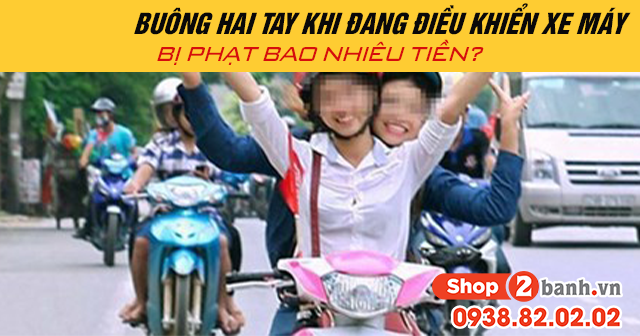 Năm 2025 buông hai tay khi đang điêu khiên xe máy bị phạt bao nhiêu tiền - 1