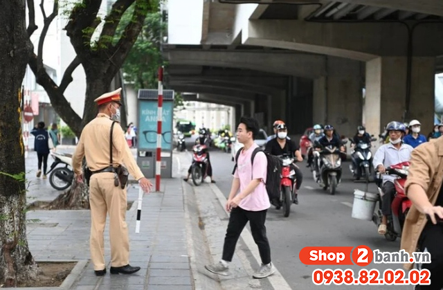 Năm 2025 đi bộ không đúng quy định bị phạt bao nhiêu - 2