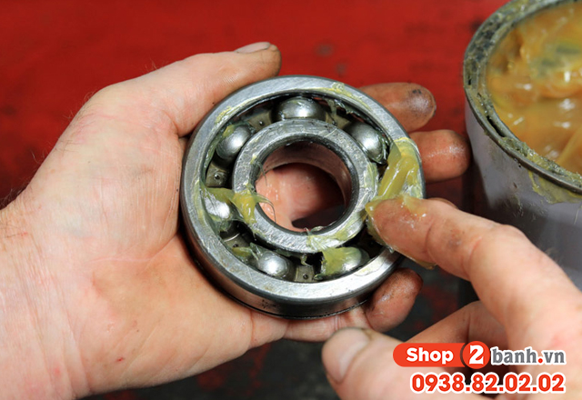 Vòng bi bạc đạn bánh xe máy bị rỉ sét phải làm sao - 1