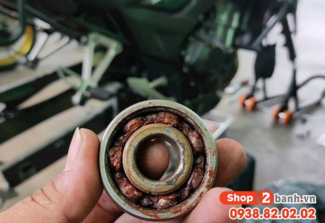 Vòng bi bạc đạn bánh xe máy bị rỉ sét phải làm sao - 3