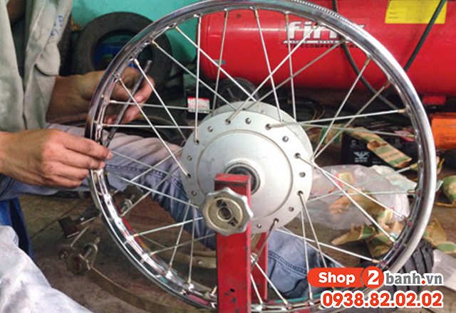 Bánh sau xe máy bị trượt nguyên nhân và cách khắc phục - 2