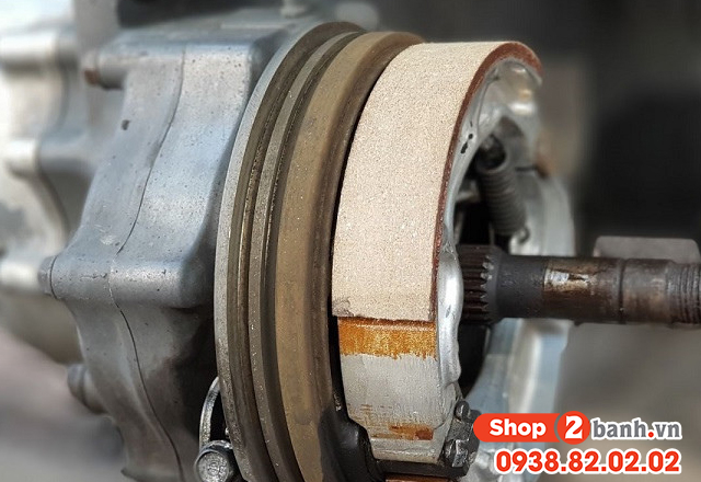 Bố thắng đùm xe máy mau hết nguyên nhân và cách khắc phục - 2