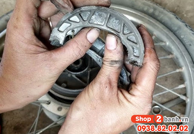 Bố thắng đùm xe máy mau hết nguyên nhân và cách khắc phục - 3
