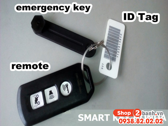 Cách mở xe pcx 160 roadsync khi chìa khóa smartkey hết pin - 3