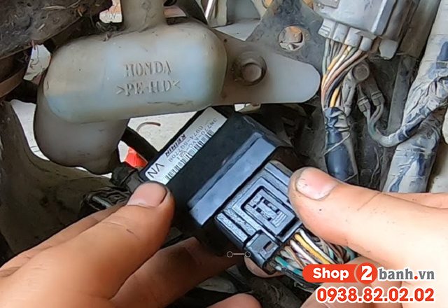 Những bộ phận trên xe tay ga cần kiểm tra sau khi lội nước - 4