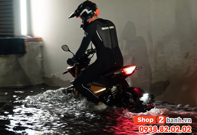 Xe máy bị ngập nước có cần phải thay dầu thắng đĩa không - 1