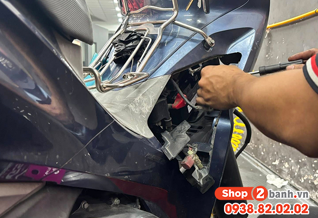 Bình ắc quy xe wave 125i nằm ở đâu cách thay thế như thế nào - 2
