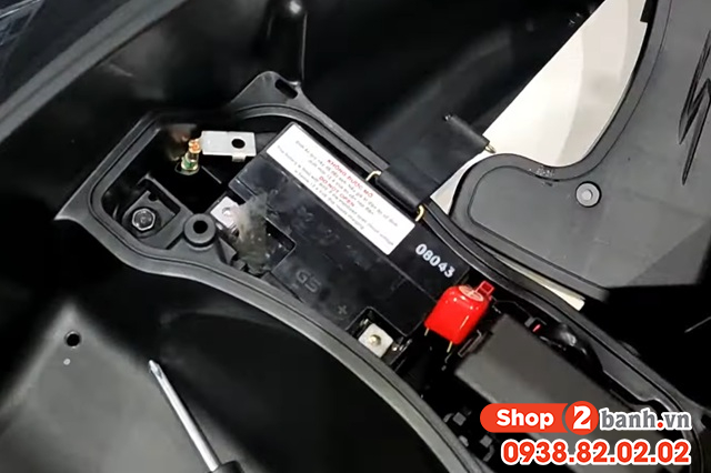 Bình ắc quy xe sh160i nằm ở đâu cách thay bình acquy sh 4val 2020-2026 - 3