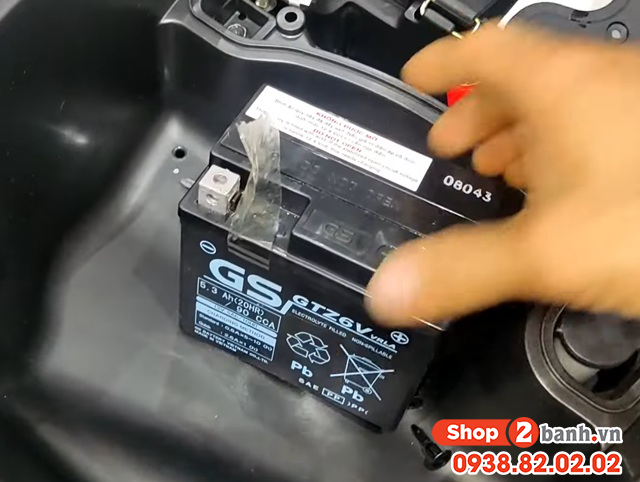 Bình ắc quy xe sh160i nằm ở đâu cách thay bình acquy sh 4val 2020-2026 - 4