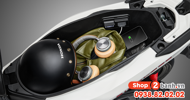 Cách sạc điện thoại trên xe airblade 2026 đảm bảo an toàn - 2