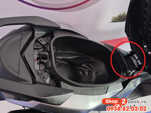 Bình ắc quy xe nmax 155 nằm ở đâu cách thay bình acquy yamaha nmax - 2