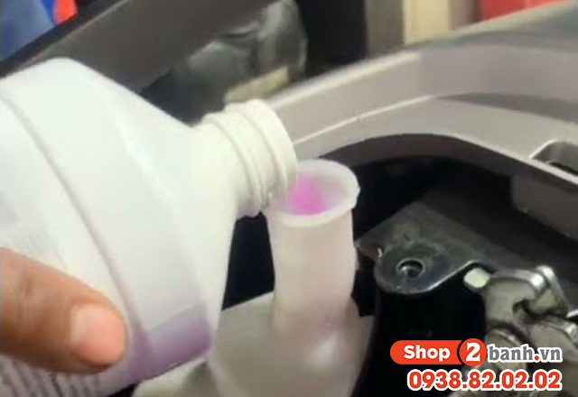 Làm sao biết được xe lead 4 val đang thiếu nước làm mát - 3