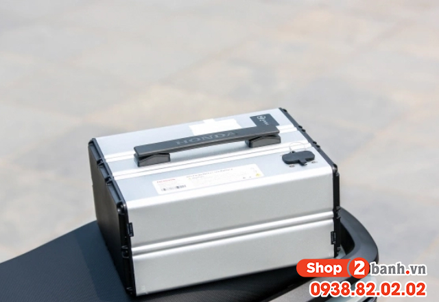 5 sai lầm khiến pin xe máy điện nhanh xuống cấp trong mùa nắng nóng - 5