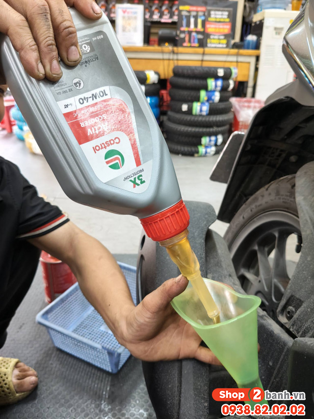 Nhớt castrol activ scooter 10w40 08l dành cho xe tay ga - 4