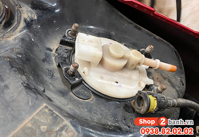 Lưới lọc xăng xe honda vision nằm ở đâu - 2