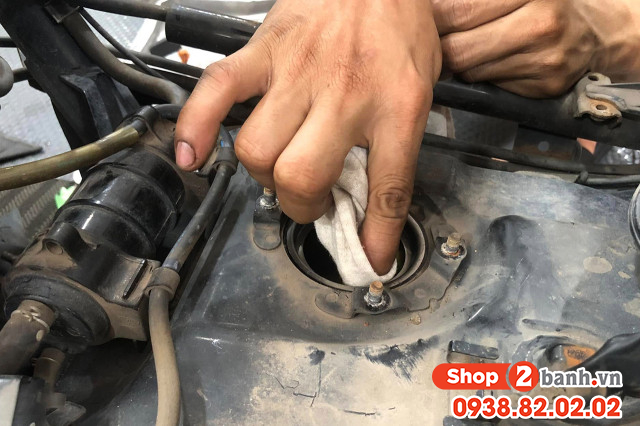 Lưới lọc xăng xe honda lead nằm ở đâu - 2