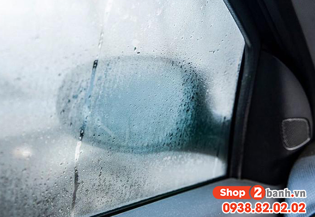 Hạ hé kính xe ô tô khi trời mưa có tác dụng gì - 5
