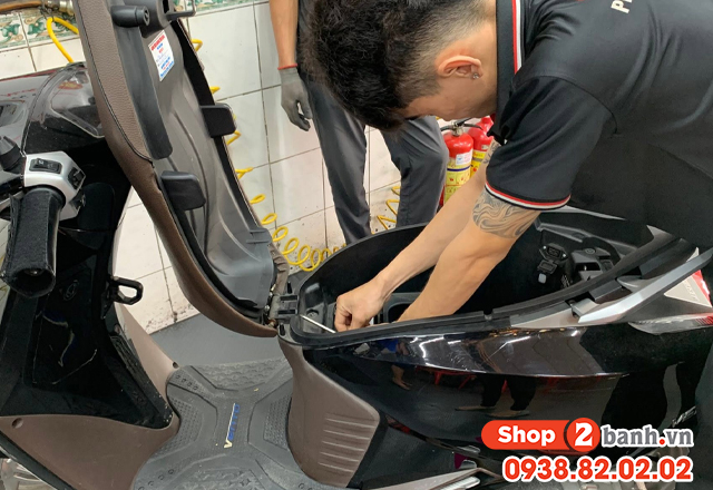 Bình ắc quy phụ trên xe điện vento s dùng loại nào giá bao nhiêu - 3