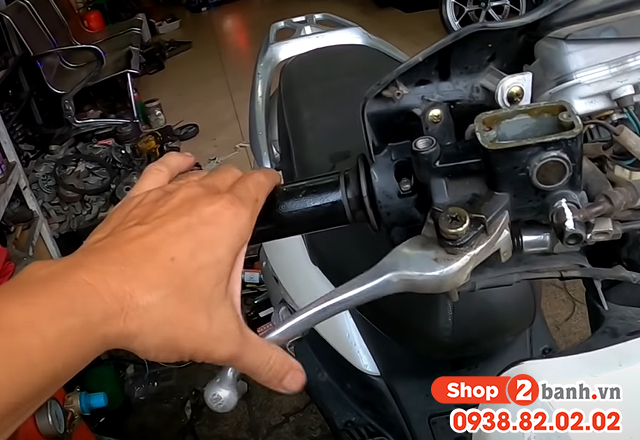 Cách xả gió thắng đĩa xe máy đúng chuẩn - 2