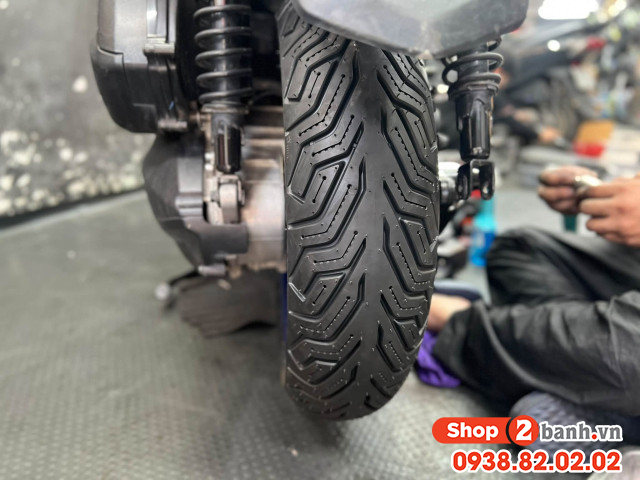 Xe yamaha xmax 300 thay vỏ michelin city grip 2 giá bao nhiêu - 3