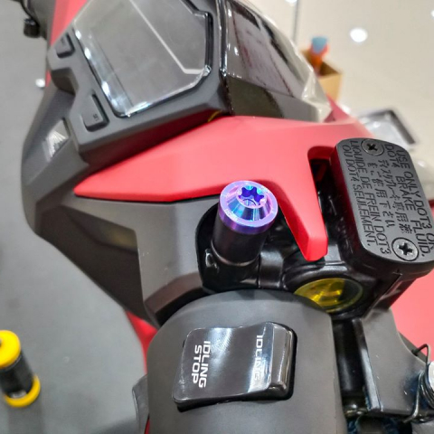 Ốc Titan chụp lỗ kính