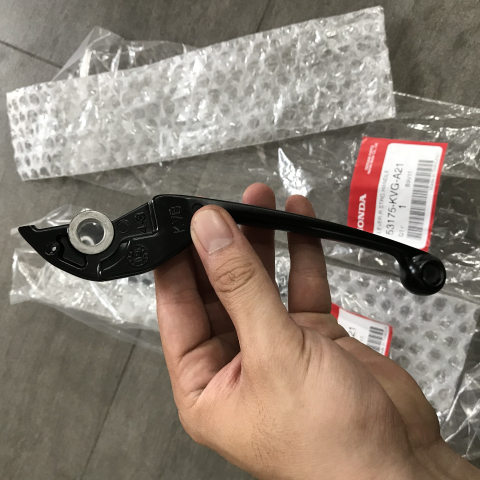 Tay thắng zin bên phải cho AB màu đen