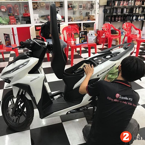 Dán keo trong xe ga nhỏ