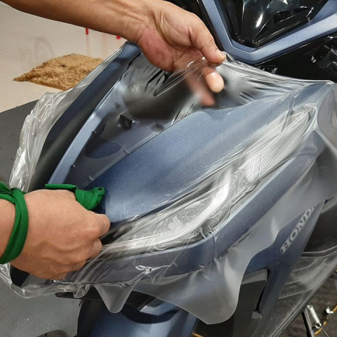 Dán keo trong xe ga nhỏ