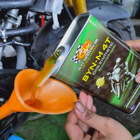 Nhớt Gulf Western Oil SYN-M 4T Ester Pao 10W40
