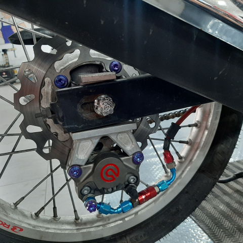 Cốt bánh sau inox Salaya cho Yamaha Exciter 135 (4 số)