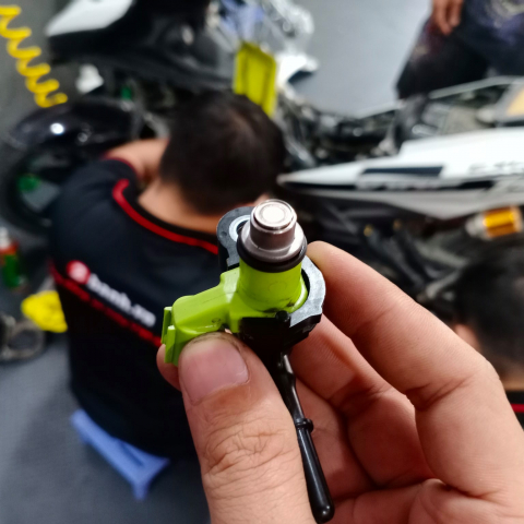 Vệ sinh họng xăng và kim phun xăng