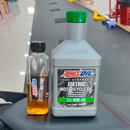 Nhớt chiết lẻ Amsoil 10W30 Synthetic Metric (150ml)