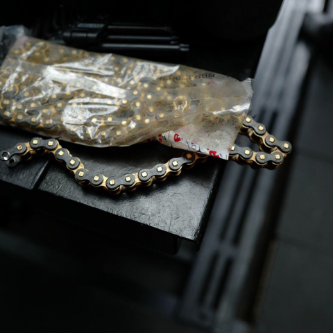 Sên RK vàng đen 428HSBT - 124L chính hãng