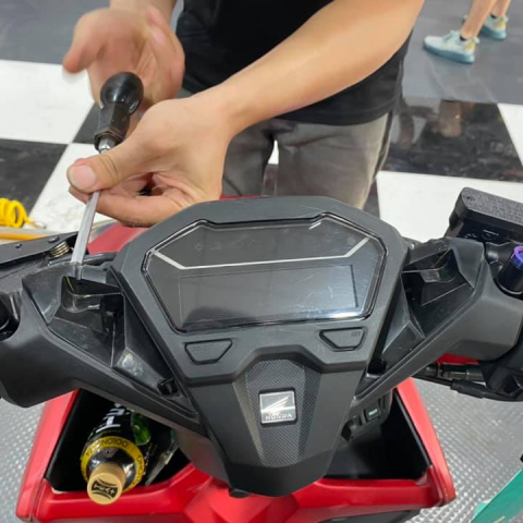 Khắc phục lỗi vô nước đồng hồ Vario