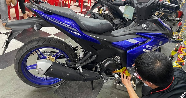 Hướng dẫn tự thay nhớt xe Exciter 155 tại nhà đúng cách