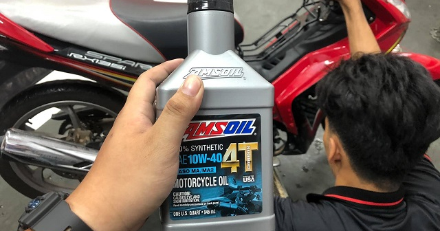 Nhớt Amsoil 10W40 Performance có tốt không? Thay cho xe nào phù hợp?